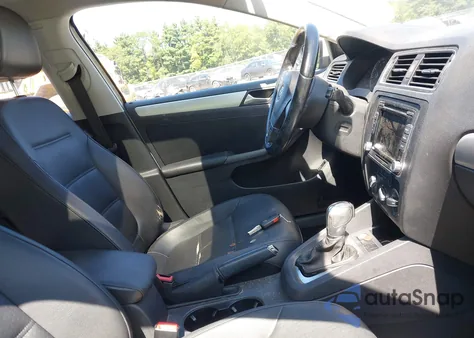 2014 Volkswagen Jetta 1.8T Se from USA, damaged, VIN 3VWD17AJ7EM377215